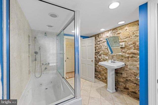 1936 LENAPE RD, West Chester, PA 19382