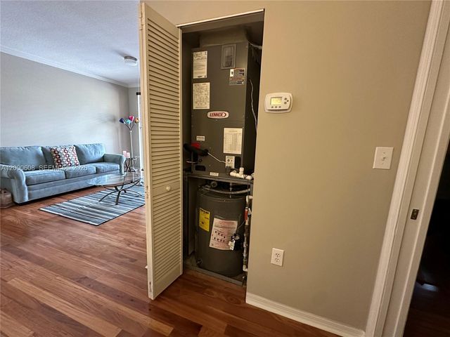 6841 SW 44th St 209, Miami, FL 33155