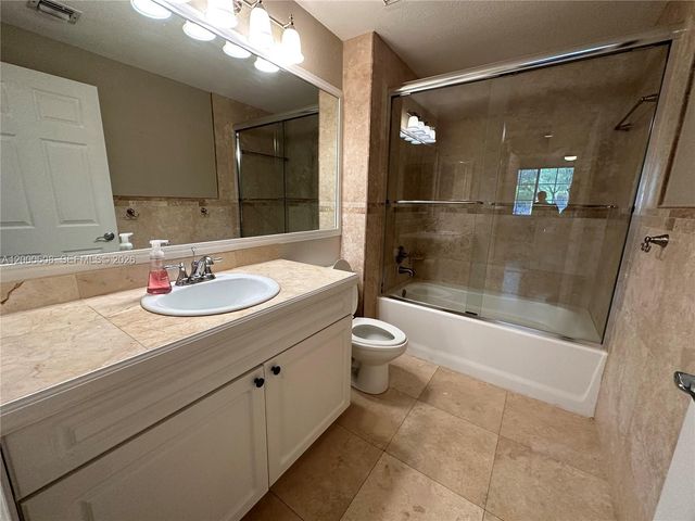 6841 SW 44th St 209, Miami, FL 33155