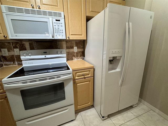 6841 SW 44th St 209, Miami, FL 33155