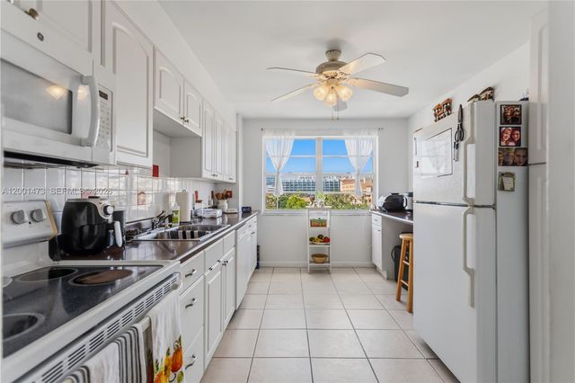 2851 NE 183rd St 502E, Aventura, FL 33160