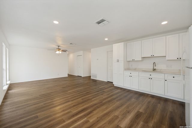 5611 GREEN MANOR ST, San Antonio, TX 78223