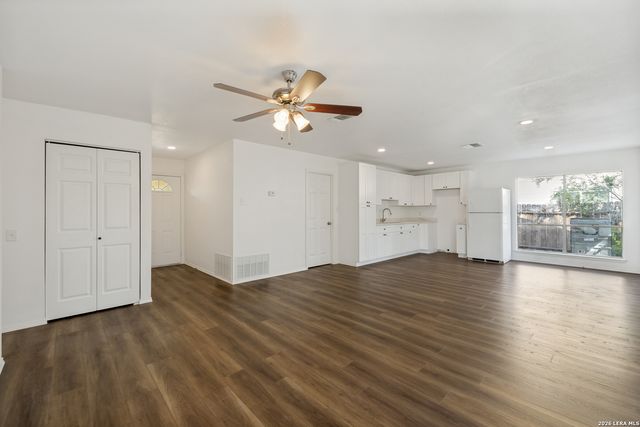 5611 GREEN MANOR ST, San Antonio, TX 78223