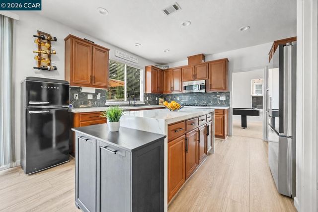 911 Autumn Oak Cir, Concord, CA 94521