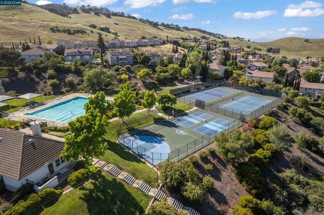 911 Autumn Oak Cir, Concord, CA 94521
