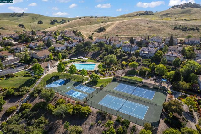 911 Autumn Oak Cir, Concord, CA 94521