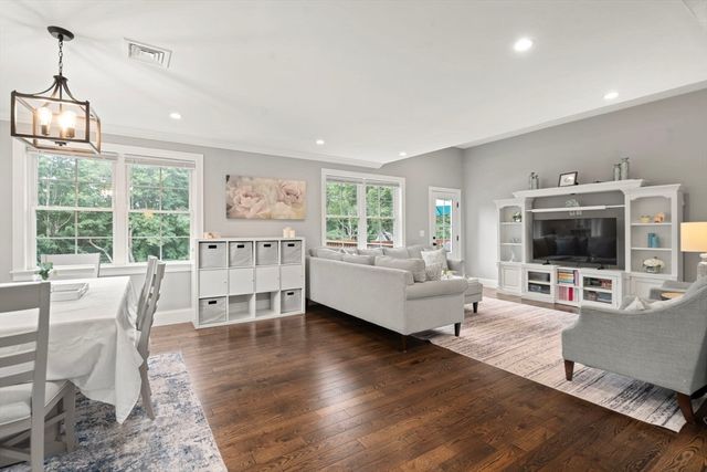 14 Adams St 14, Medfield, MA 02052