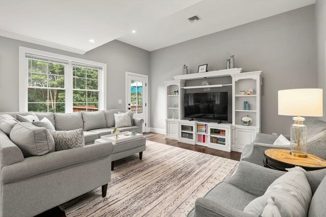 14 Adams St 14, Medfield, MA 02052