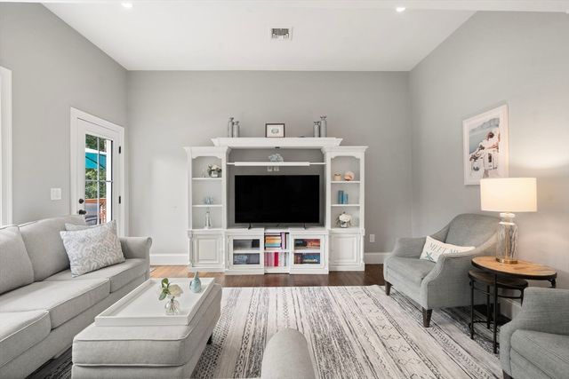 14 Adams St 14, Medfield, MA 02052