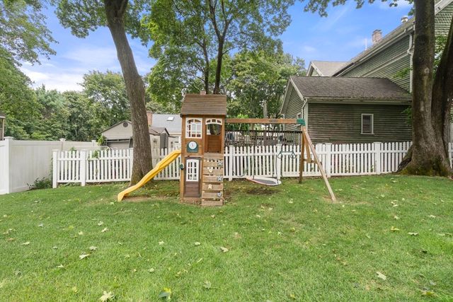 14 Adams St 14, Medfield, MA 02052