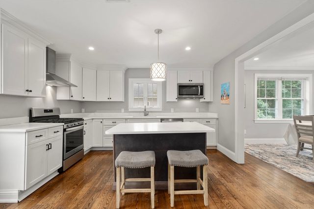 14 Adams St 14, Medfield, MA 02052