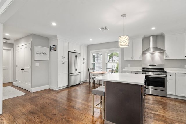 14 Adams St 14, Medfield, MA 02052