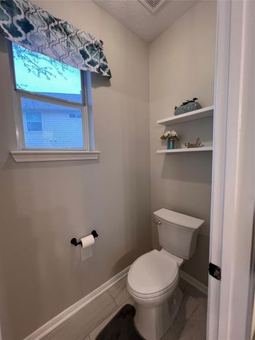 435 Twin Timbers Lane, Kemah, TX 77565