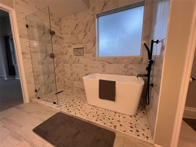 435 Twin Timbers Lane, Kemah, TX 77565