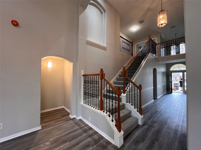 435 Twin Timbers Lane, Kemah, TX 77565