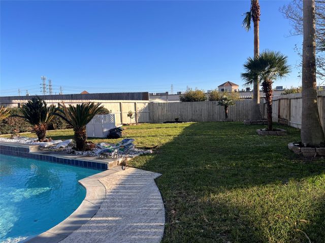 435 Twin Timbers Lane, Kemah, TX 77565