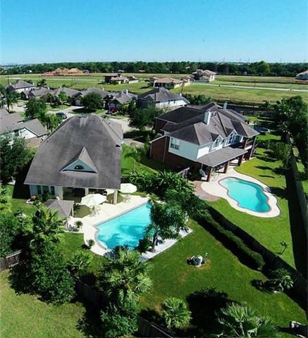435 Twin Timbers Lane, Kemah, TX 77565