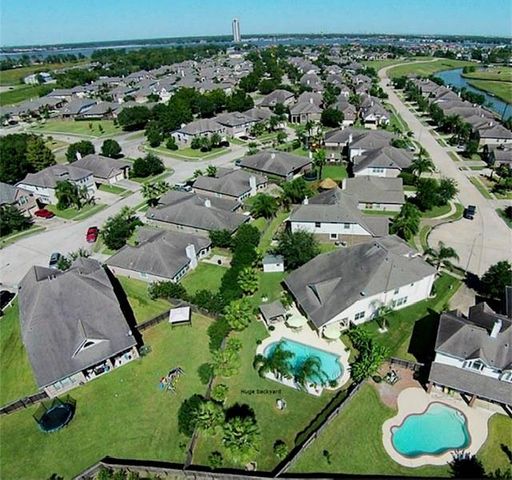 435 Twin Timbers Lane, Kemah, TX 77565