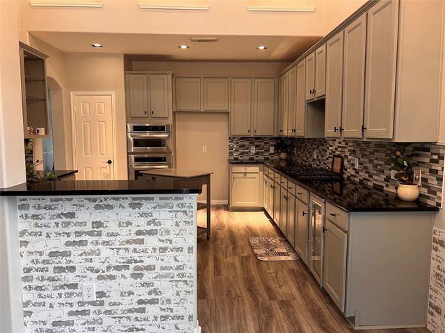 435 Twin Timbers Lane, Kemah, TX 77565