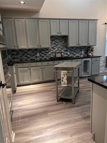 435 Twin Timbers Lane, Kemah, TX 77565