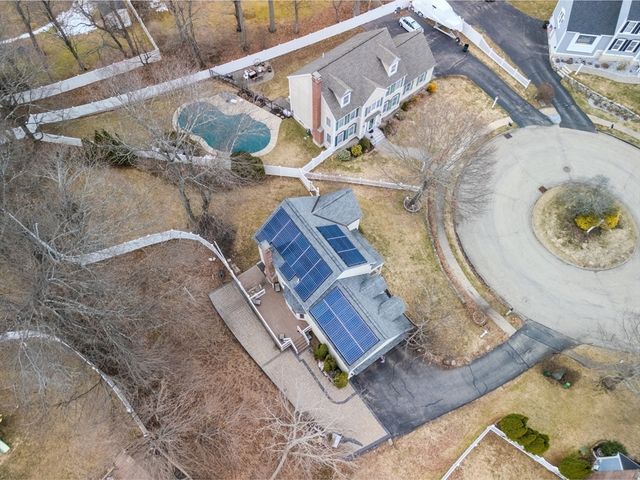 8 Jacqueline Dr, Amesbury, MA 01913