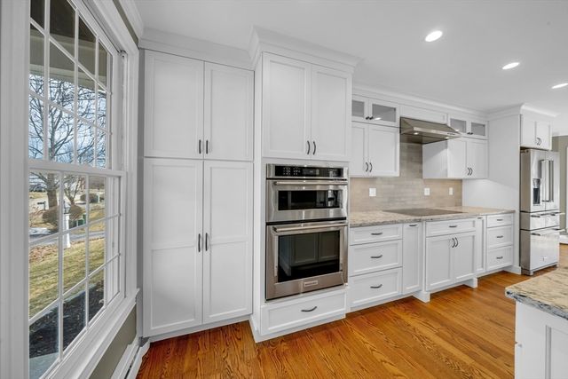 8 Jacqueline Dr, Amesbury, MA 01913