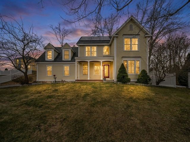 8 Jacqueline Dr, Amesbury, MA 01913