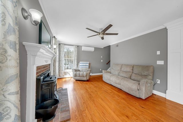 8 Jacqueline Dr, Amesbury, MA 01913