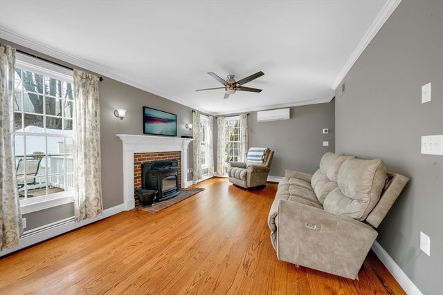 8 Jacqueline Dr, Amesbury, MA 01913