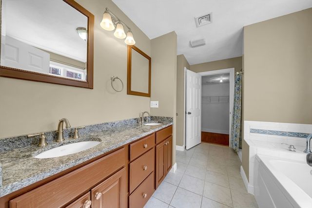 8 Jacqueline Dr, Amesbury, MA 01913