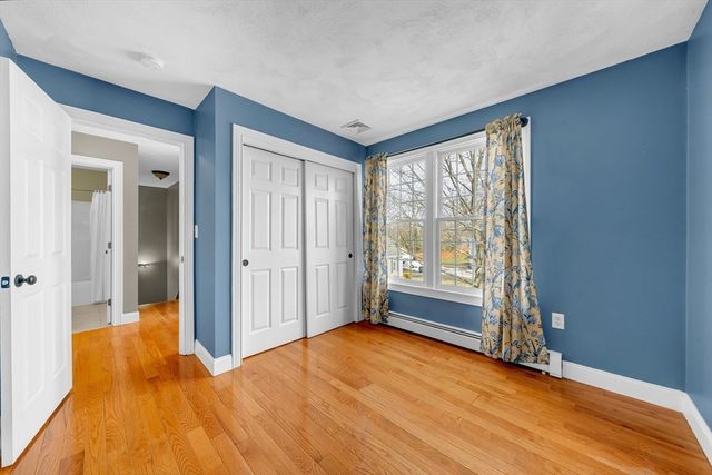 8 Jacqueline Dr, Amesbury, MA 01913