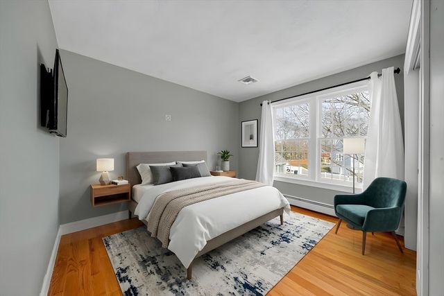 8 Jacqueline Dr, Amesbury, MA 01913