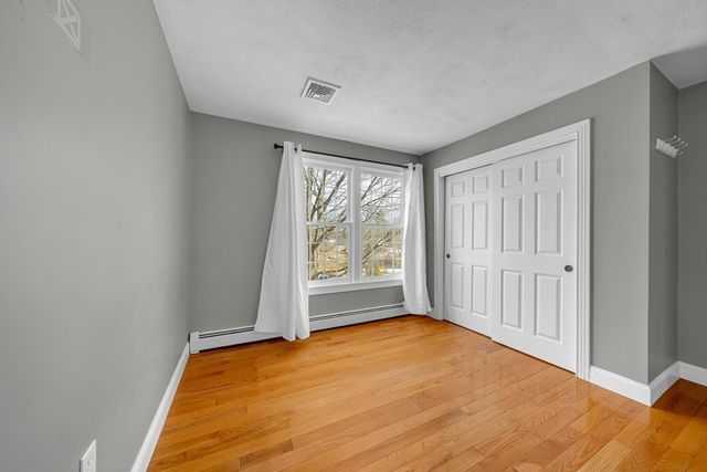 8 Jacqueline Dr, Amesbury, MA 01913