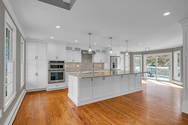 8 Jacqueline Dr, Amesbury, MA 01913