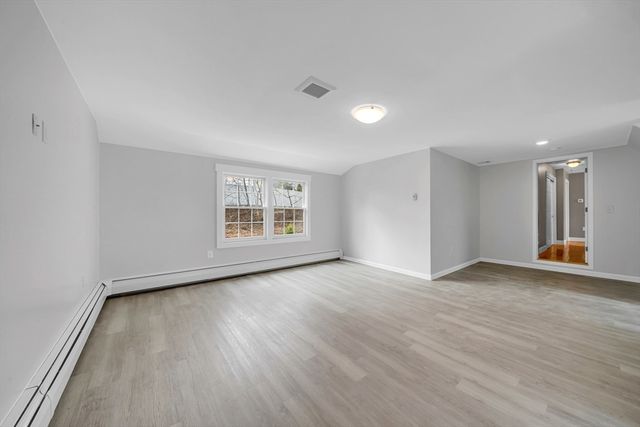 8 Jacqueline Dr, Amesbury, MA 01913