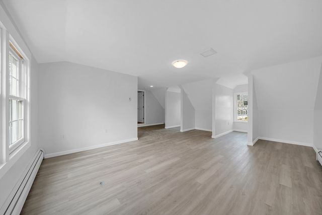 8 Jacqueline Dr, Amesbury, MA 01913