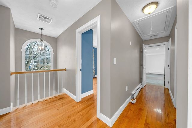 8 Jacqueline Dr, Amesbury, MA 01913