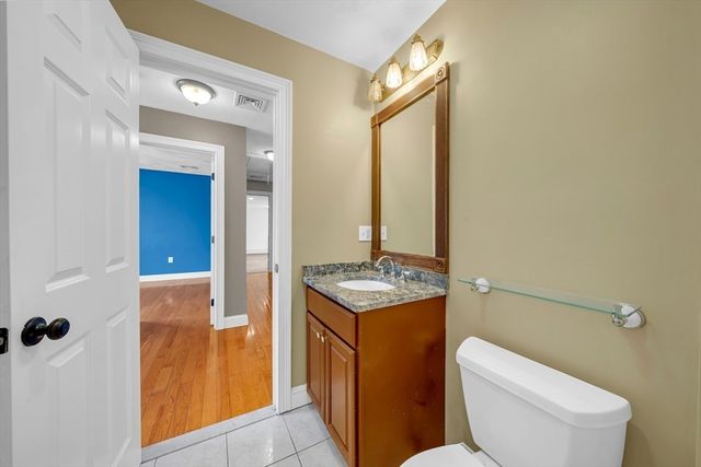 8 Jacqueline Dr, Amesbury, MA 01913