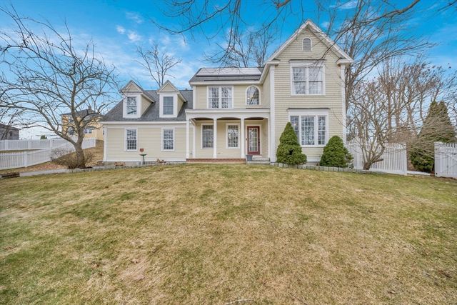 8 Jacqueline Dr, Amesbury, MA 01913