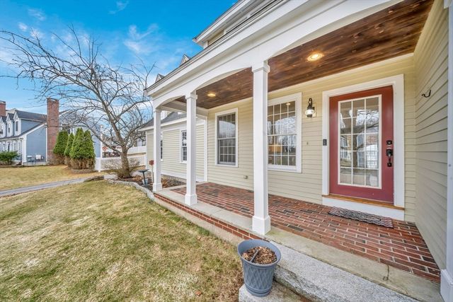 8 Jacqueline Dr, Amesbury, MA 01913