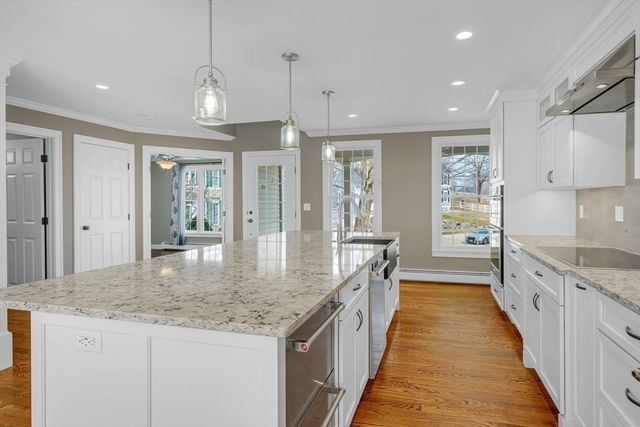 8 Jacqueline Dr, Amesbury, MA 01913