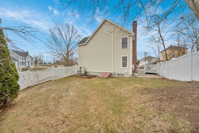 8 Jacqueline Dr, Amesbury, MA 01913