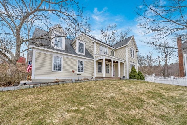 8 Jacqueline Dr, Amesbury, MA 01913