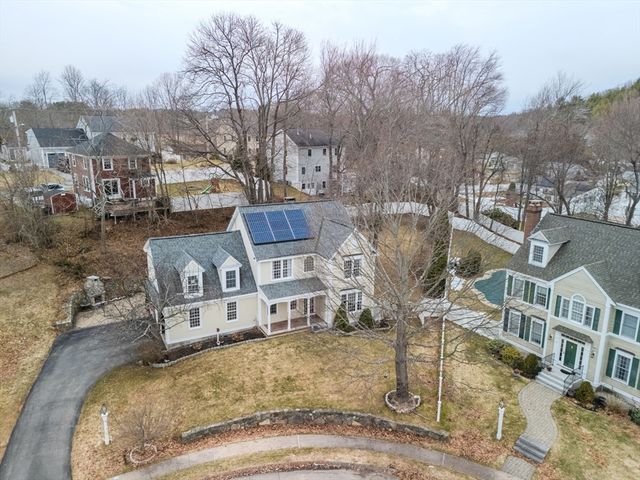 8 Jacqueline Dr, Amesbury, MA 01913