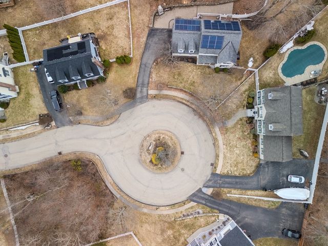 8 Jacqueline Dr, Amesbury, MA 01913