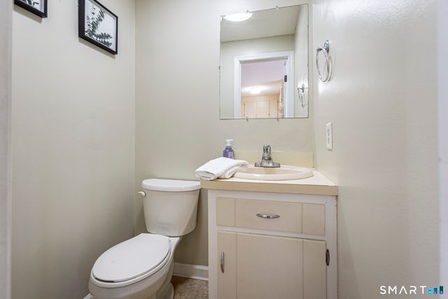 71 White Oak Avenue APT B6, Plainville, CT 06062