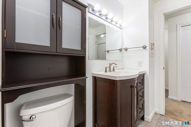 71 White Oak Avenue APT B6, Plainville, CT 06062