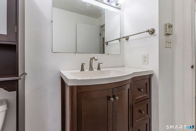 71 White Oak Avenue APT B6, Plainville, CT 06062