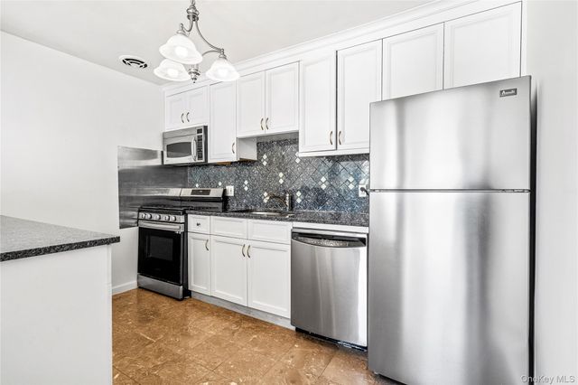 5 Wyndover Woods Lane 23, White Plains, NY 10603