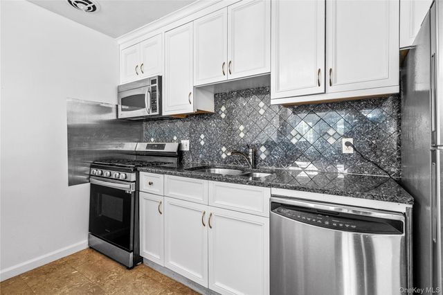5 Wyndover Woods Lane 23, White Plains, NY 10603